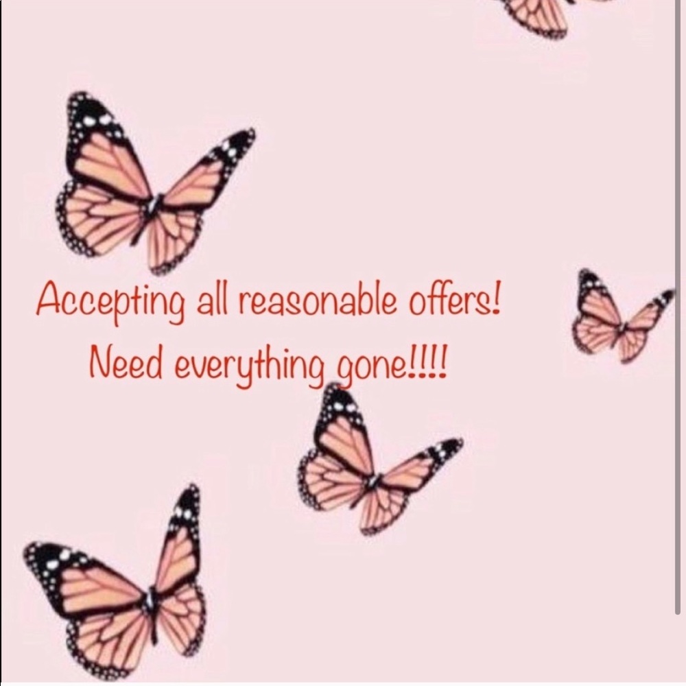 🦋ACCEPTING ALL REASONABLE OFFERS🦋
